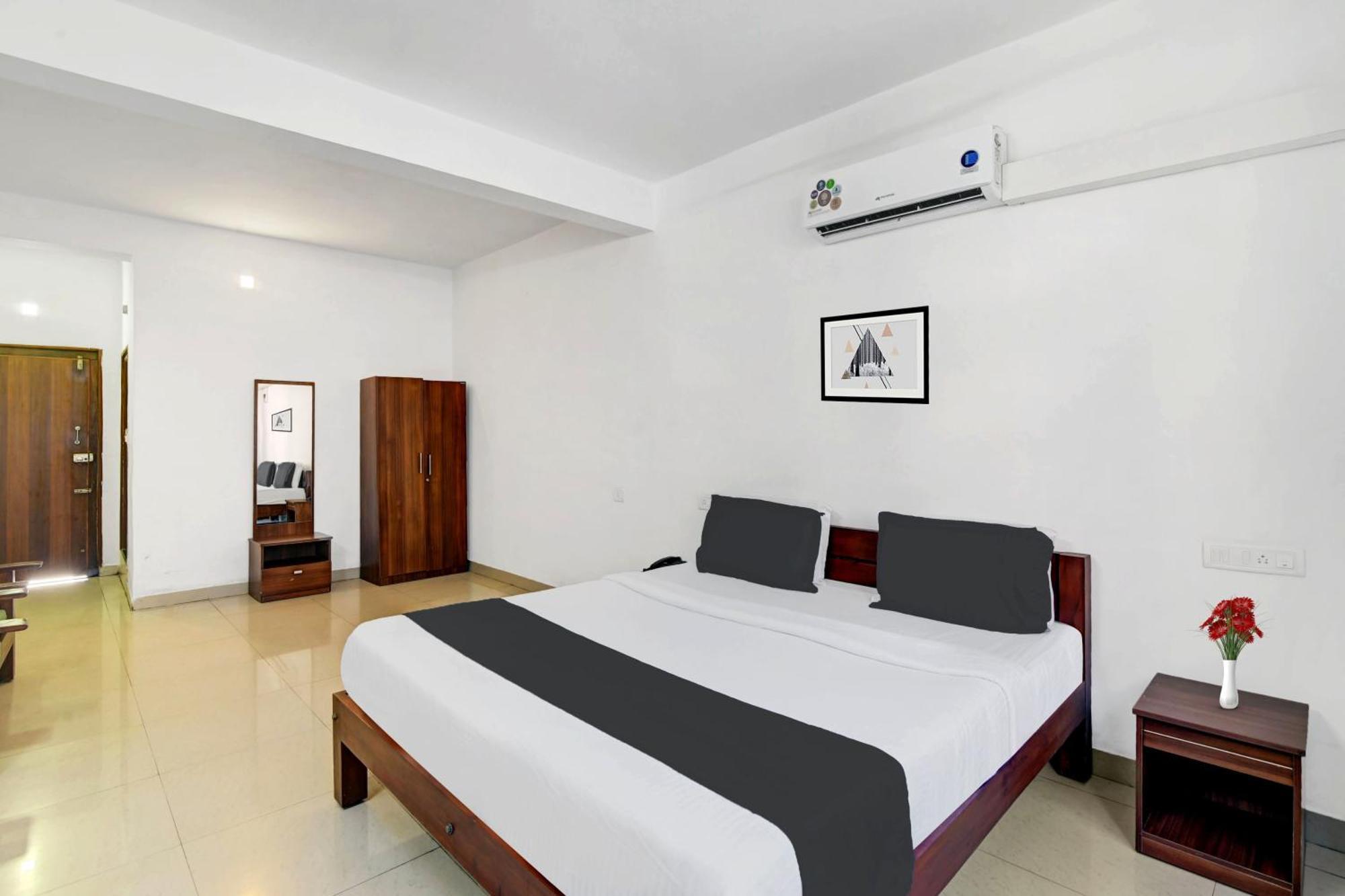 Super Collection O Madikeri City Center Near Ksrtc Bus Stand Coorg Formerly Hotel Ragsys מדיקרי מראה חיצוני תמונה